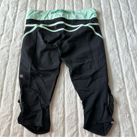 (0088) Lululemon Cropped Pants Size 8 - Picture 3 of 7